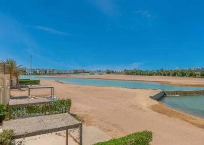The Lakefront 4br At Cyan Elgouna Villa *