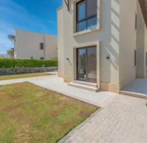 Villa The Lakefront 4br At Cyan Elgouna *