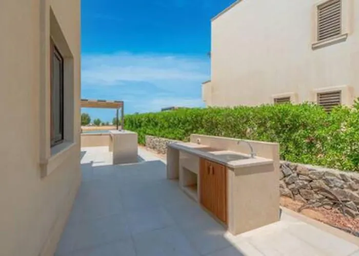 Villa The Lakefront 4br At Cyan Elgouna *