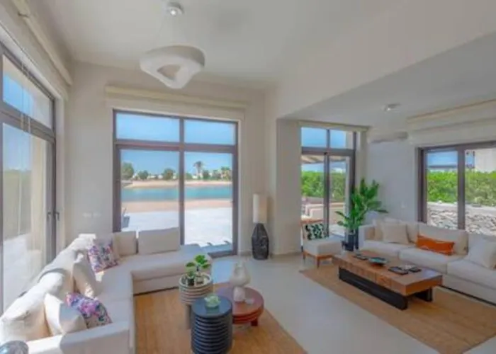 Villa The Lakefront 4br At Cyan Elgouna