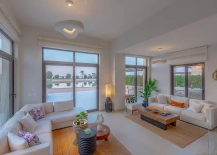 Villa The Lakefront 4br At Cyan Elgouna *