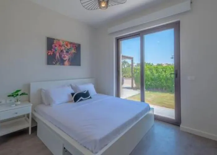 Villa The Lakefront 4br At Cyan Elgouna